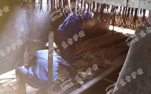 自流式澆注料跟不同的澆注料相比，他的流動(dòng)性更適合復(fù)雜的施工地形