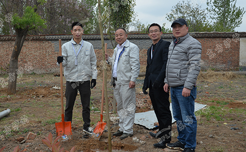 植樹活動(dòng) | 綠水青山就是金山銀山，東方爐襯組織員工義務(wù)植樹