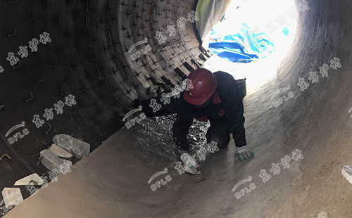 東方爐襯給您解讀澆注料出現(xiàn)的粉化、長(zhǎng)毛等現(xiàn)象